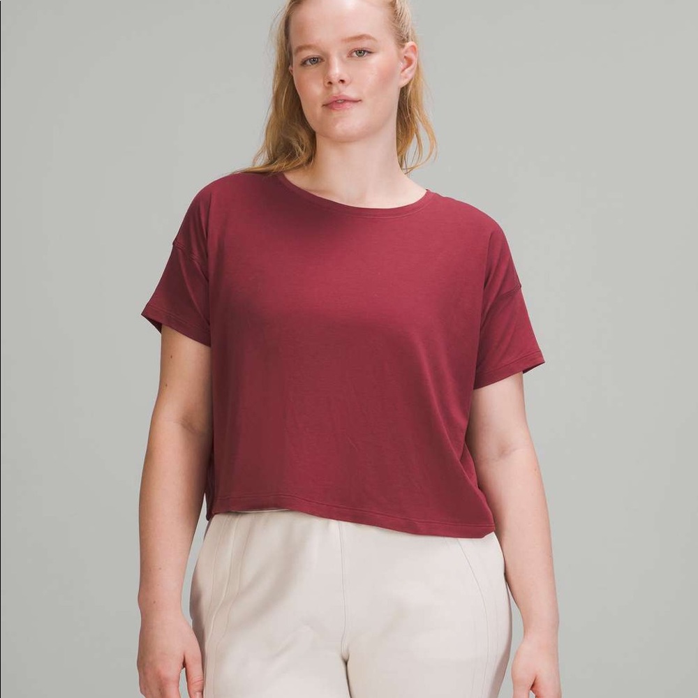 NWT Lululemon Cates Tee